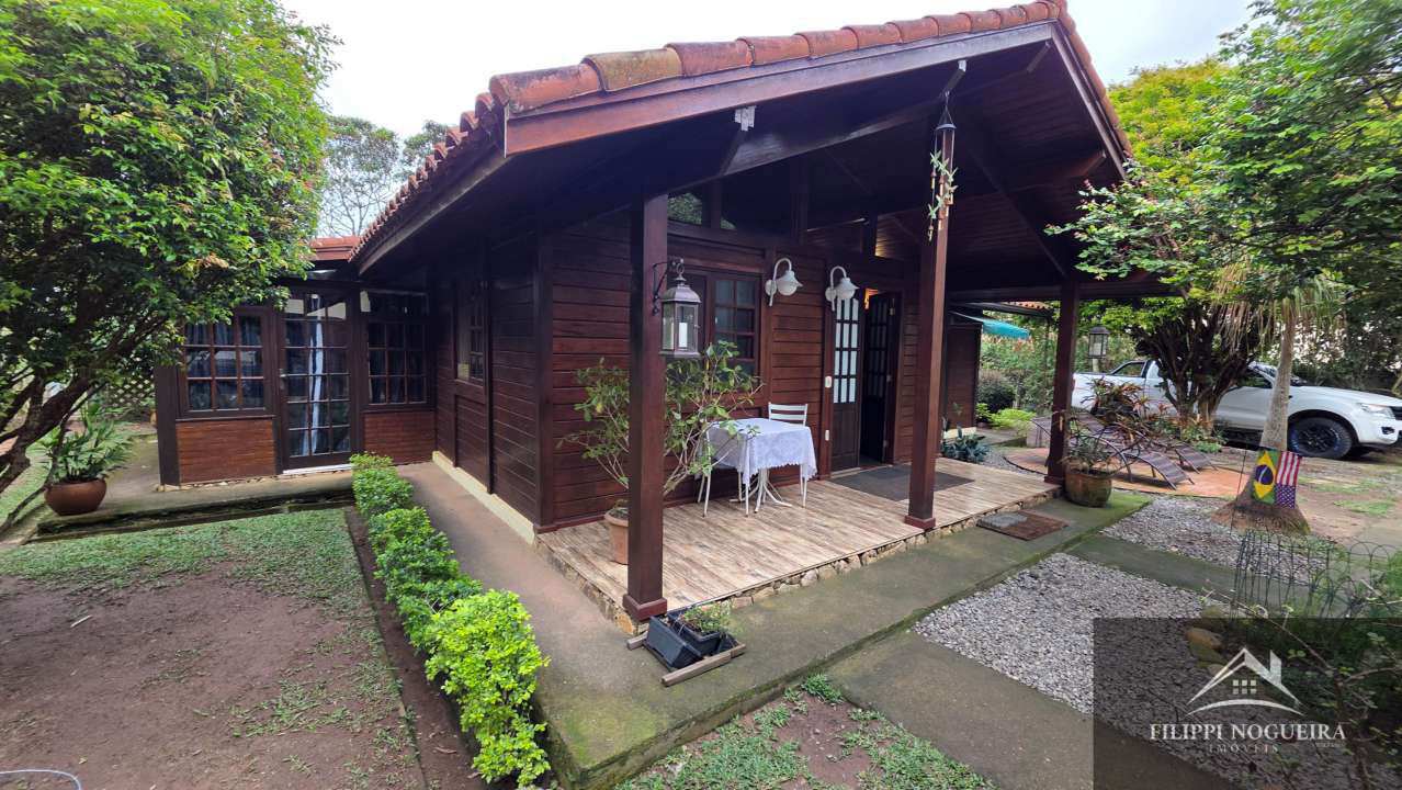 Conheça Encantadora casa de madeira com 3 quartos, sendo uma suíte, área gourmet completa com piscina no Centro de Miguel Pereira. - FNCAMRCENTRO - 5 5