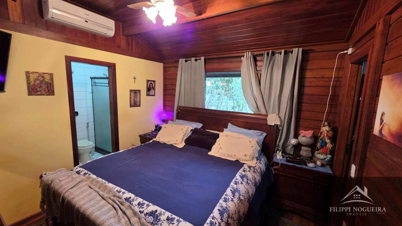 Conheça Encantadora casa de madeira com 3 quartos, sendo uma suíte, área gourmet completa com piscina no Centro de Miguel Pereira. - FNCAMRCENTRO - 13 13