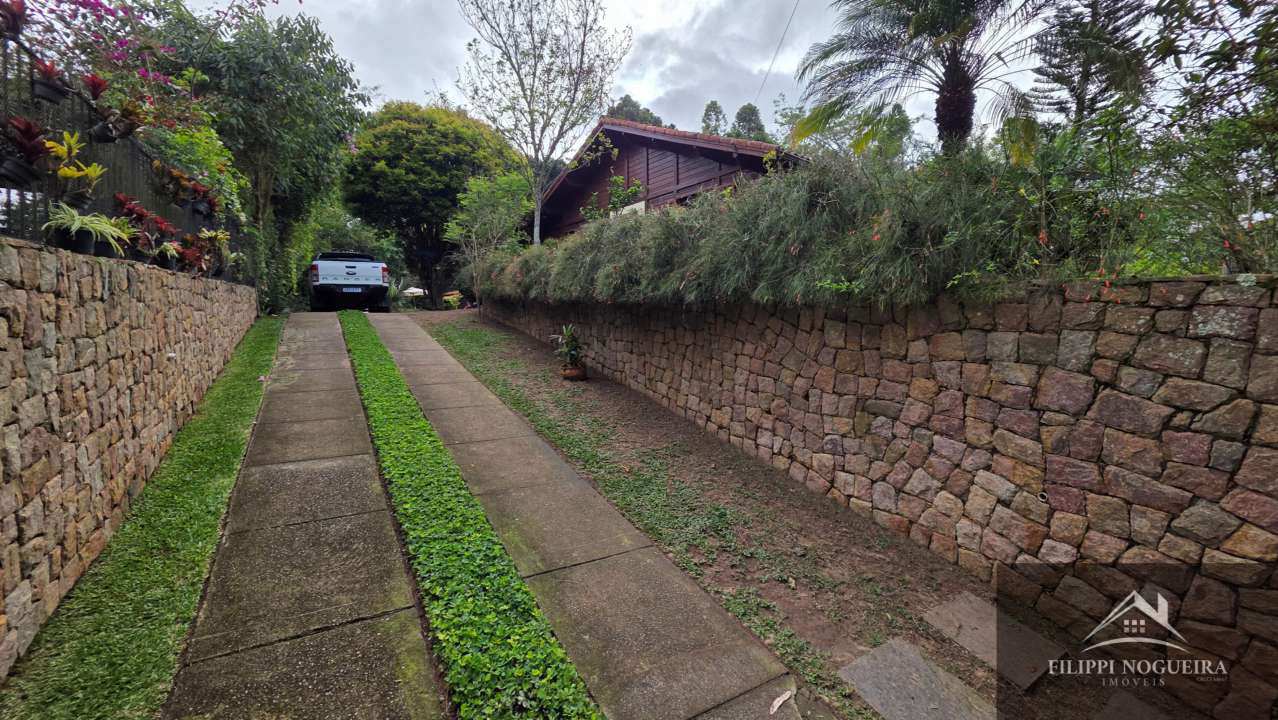 Conheça Encantadora casa de madeira com 3 quartos, sendo uma suíte, área gourmet completa com piscina no Centro de Miguel Pereira. - FNCAMRCENTRO - 6 6