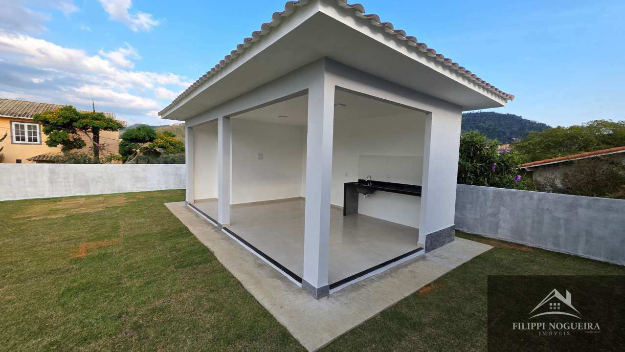 Conheça Excelente casa linear de primeira locação, com 3 quartos, sendo uma suíte, área gourmet em um bairro nobre de Miguel Pereira - FNCA30010N - 5 5