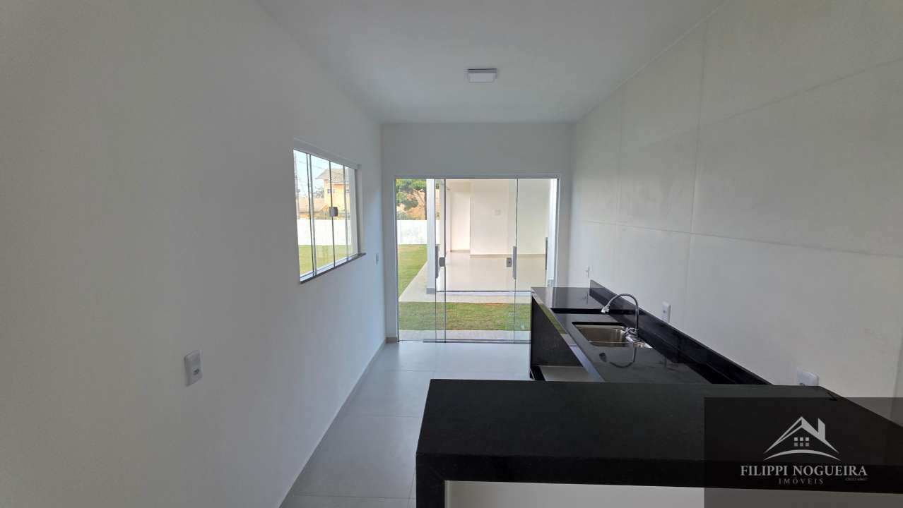 Conheça Excelente casa linear de primeira locação, com 3 quartos, sendo uma suíte, área gourmet em um bairro nobre de Miguel Pereira - FNCA30010N - 8 8