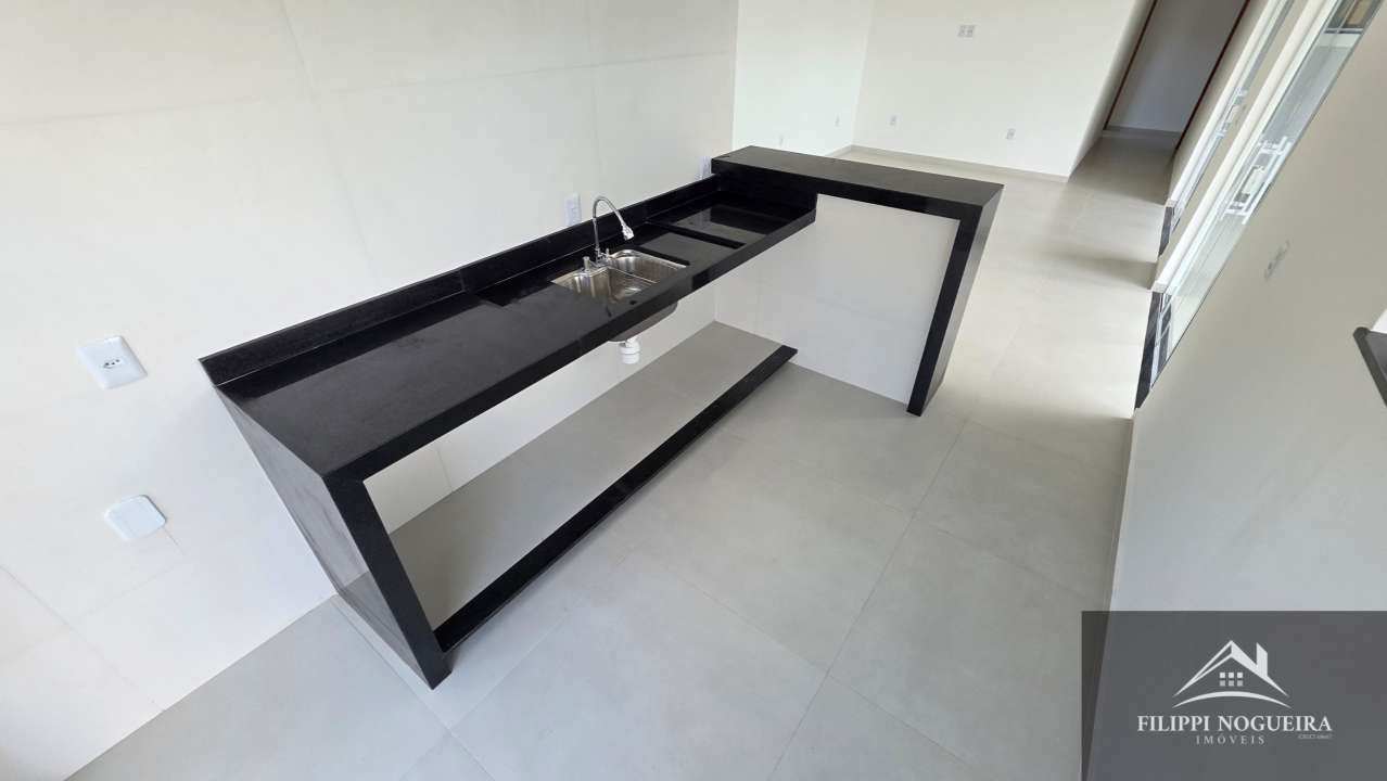 Conheça Excelente casa linear de primeira locação, com 3 quartos, sendo uma suíte, área gourmet em um bairro nobre de Miguel Pereira - FNCA30010N - 11 11