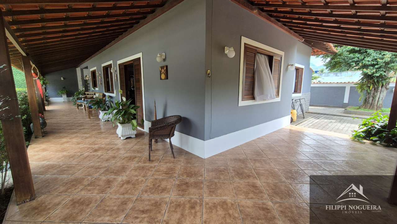 Conheça Oportunidade de locação em Conrado! Casa térrea de esquina, com 3 quartos, sendo uma suíte, piscina e área gourmet! - FNCA30011 - 2 2