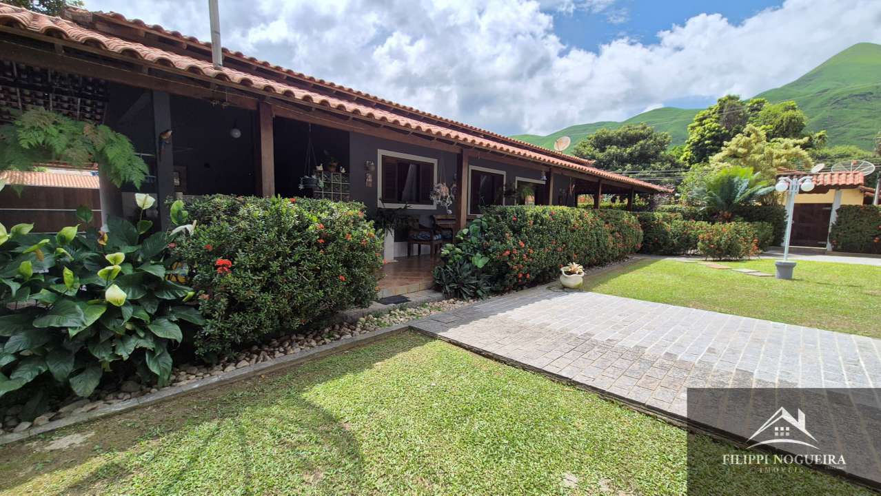 Conheça Oportunidade de locação em Conrado! Casa térrea de esquina, com 3 quartos, sendo uma suíte, piscina e área gourmet! - FNCA30011 - 8 8