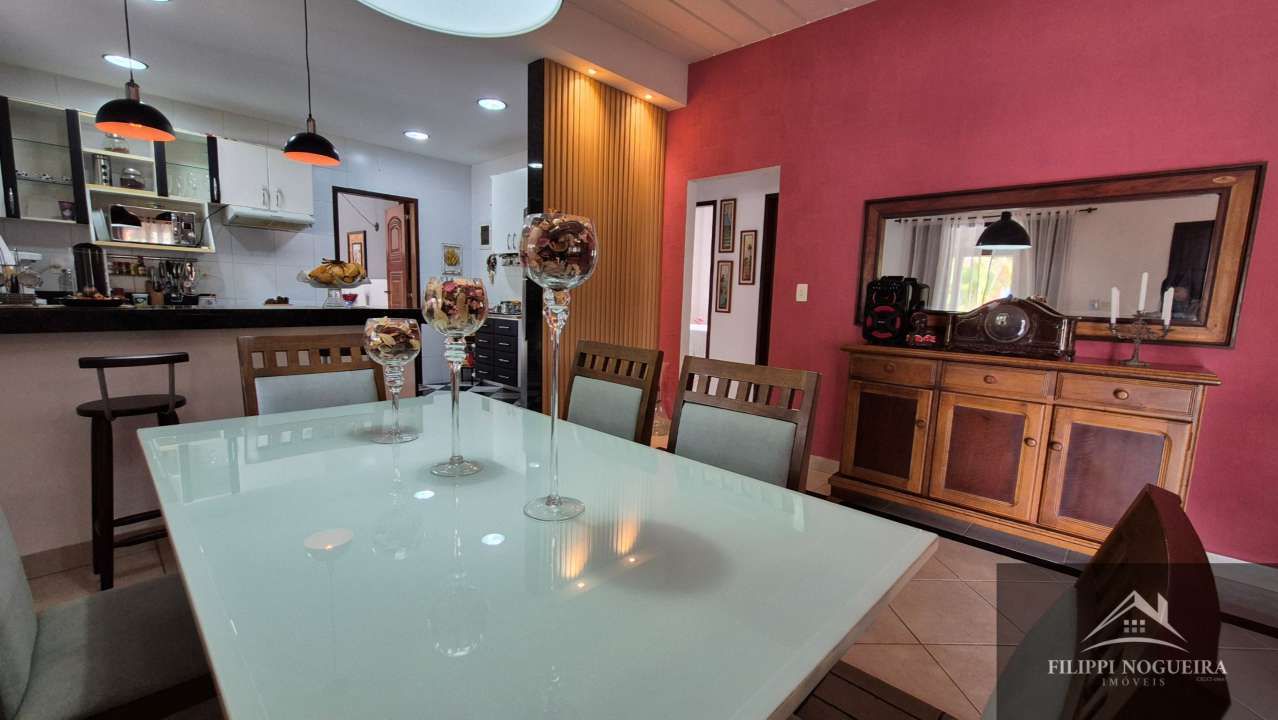 Conheça Oportunidade de locação em Conrado! Casa térrea de esquina, com 3 quartos, sendo uma suíte, piscina e área gourmet! - FNCA30011 - 15 15