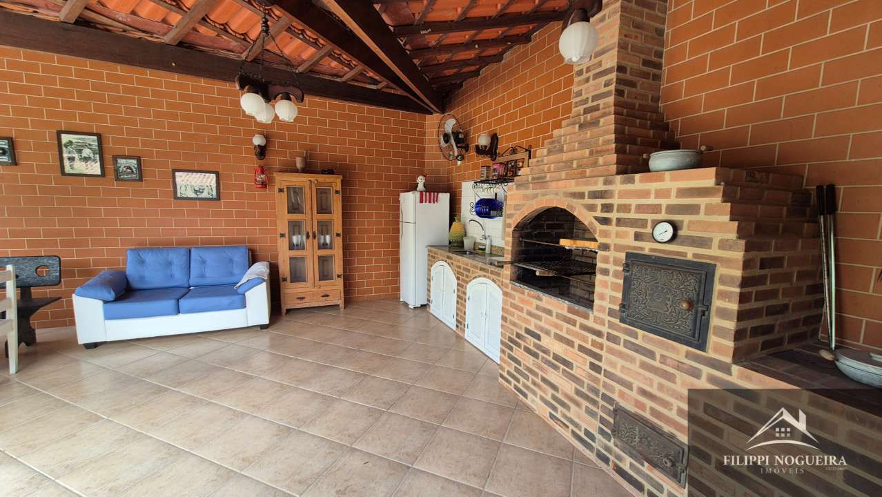 Conheça Oportunidade de locação em Conrado! Casa térrea de esquina, com 3 quartos, sendo uma suíte, piscina e área gourmet! - FNCA30011 - 18 18