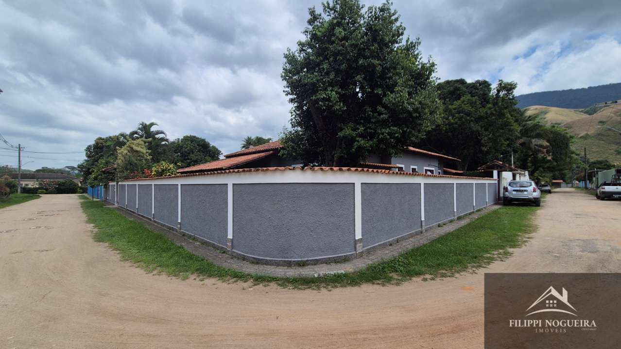Conheça Oportunidade de locação em Conrado! Casa térrea de esquina, com 3 quartos, sendo uma suíte, piscina e área gourmet! - FNCA30011 - 26 26