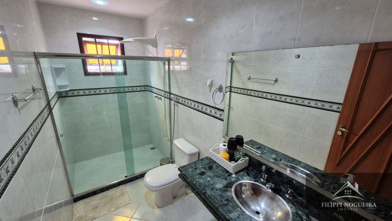 Conheça Oportunidade de locação em Conrado! Casa térrea de esquina, com 3 quartos, sendo uma suíte, piscina e área gourmet! - FNCA30011 - 28 28