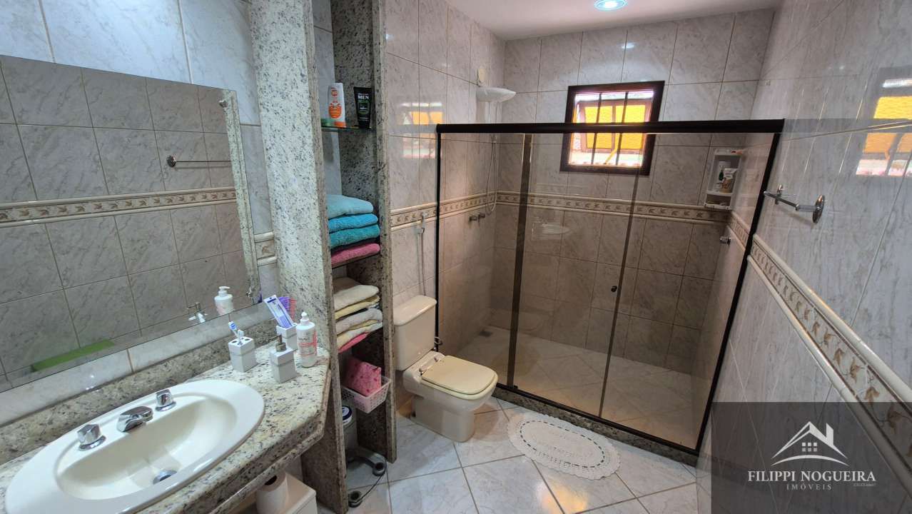 Conheça Oportunidade de locação em Conrado! Casa térrea de esquina, com 3 quartos, sendo uma suíte, piscina e área gourmet! - FNCA30011 - 29 29