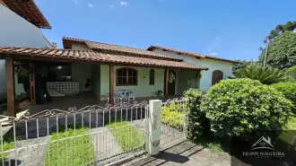 Imóvel em local nobre com 3 quartos sendo uma suíte, saída para duas ruas, sauna e salão de festas. - csdal780