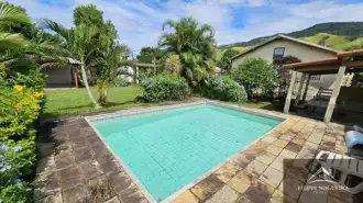 Vende-se casa com 4 quartos, piscina e 1.482m² de terreno totalmente plano. - cscon