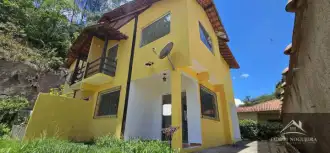 Vende-se duplex de 3 quartos sendo uma suíte, fica apenas à 900 metros do Centro de Paty. - csre330