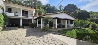 Excelente propriedade com 5 quartos, espaço gourmet, piscina, campo de futebol e 2.240m² de terreno. - csvila