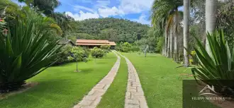 Excelente propriedade com 4 quartos sendo uma suíte e uma área de terreno linear com 5 mil metros. - csvalem