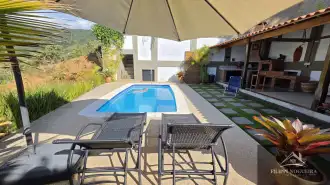 Casa maravilhosa com 3 quartos (2 suítes), Piscina e Espaço Gourmet - Vista Incrível a 2,5 km do Centro de Miguel Pereira - csrt1350