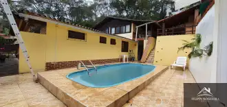 Ótima localização - Imóvel em bairro nobre com 5 quartos, duas salas, duas cozinhas e piscina. - csve680