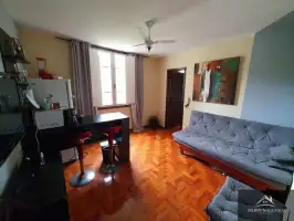 Ótima localização - Excelente flat com piscina, sauna, churrasqueira e campo de futebol. - ap220