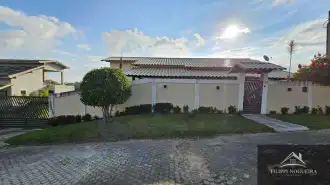 Ótima localização - Vende-se casa com 3 quartos sendo uma suíte com terreno de 620m² linear. - csport
