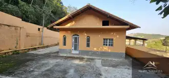 Vende-se casa ampla de 2 quartos sendo uma suíte e uma área de terreno de 540m². - cspor320