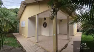 Casa com 2 quartos sendo uma suíte, fica apenas a 950 metros do Centro de Miguel Pereira. - csestan