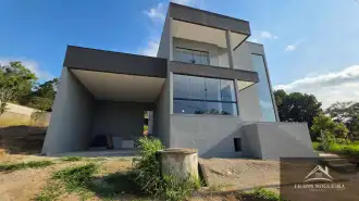 Vende-se excelente imóvel contemporâneo com 3 suítes e vista para o Lago de Javary. - casa1300jov