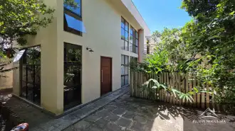 Vende-se casa moderna e aconchegante com 6 quartos e 3 banheiros a 650 metros do Lago de Javary - FNCA60001