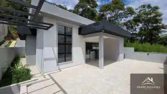 Excelente casa de primeira locação com um fino acabamento, 3 quartos, sendo uma suíte. Localização maravilhosa. - FNCA30005