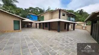 Vende-se excelente casa com 3 quartos, sendo uma suíte master com hidromassagem e área gourmet - FNCA30006