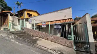 Vende-se imóvel no Centro de Miguel Pereira com casa anexa e quarto externo. - Cscentro590