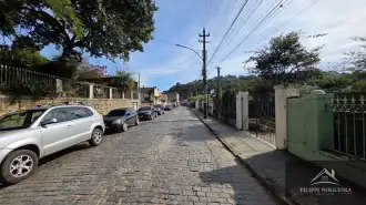 Oportunidade! Área comercial com 1.275 m² e saída para duas ruas no Centro de Miguel Pereira. - FNCA60002
