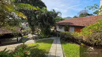 Oportunidade! Área comercial com 1.275 m² e saída para duas ruas no Centro de Miguel Pereira. - FNCA60002