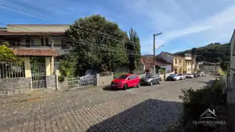 Oportunidade! Área comercial com 1.275 m² e saída para duas ruas no Centro de Miguel Pereira. - FNCA60002