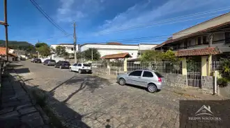 Oportunidade! Área comercial com 1.275 m² e saída para duas ruas no Centro de Miguel Pereira. - FNCA60002
