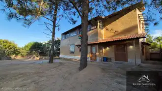 Casa moderna com 4 quartos, sendo uma suíte, lareira e energia Solar em Miguel Pereira. - FNCA40006