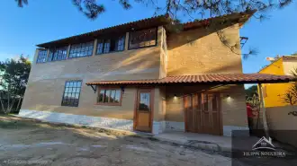 Casa moderna com 4 quartos, sendo uma suíte, lareira e energia Solar em Miguel Pereira. - FNCA40006