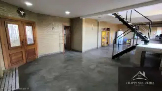 Casa moderna com 4 quartos, sendo uma suíte, lareira e energia Solar em Miguel Pereira. - FNCA40006