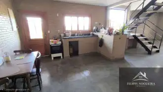 Casa moderna com 4 quartos, sendo uma suíte, lareira e energia Solar em Miguel Pereira. - FNCA40006