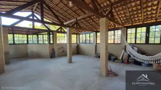 Casa moderna com 4 quartos, sendo uma suíte, lareira e energia Solar em Miguel Pereira. - FNCA40006