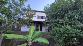 Casa duplex com terreno de 660m² e vista para as montanhas em Miguel Pereira. - FNCA10004