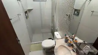 Casa com 2 quartos, sendo uma suíte, em um área total de 657,39m² em Miguel Pereira. - FNCA20012