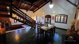 Belíssima residência de alto padrão com 6 quartos, sendo 3 suítes, sauna, área gourmet completa em um bairro nobre de Miguel Pereira. - casavillage2100