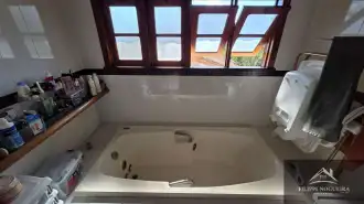 Belíssima residência de alto padrão com 6 quartos, sendo 3 suítes, sauna, área gourmet completa em um bairro nobre de Miguel Pereira. - casavillage2100