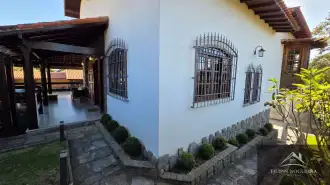 Belíssima residência de alto padrão com 6 quartos, sendo 3 suítes, sauna, área gourmet completa em um bairro nobre de Miguel Pereira. - casavillage2100