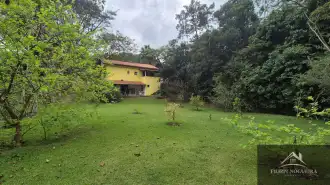 Excelente oportunidade! Casa com 2 quartos, sendo uma suíte, área gourmet e amplo terreno de 855 m², totalmente aproveitável. - FNCA20013