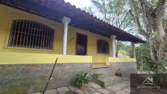 Excelente oportunidade! Casa com 2 quartos, sendo uma suíte, área gourmet e amplo terreno de 855 m², totalmente aproveitável. - FNCA20013