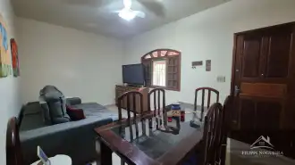 Excelente oportunidade! Casa com 2 quartos, sendo uma suíte, área gourmet e amplo terreno de 855 m², totalmente aproveitável. - FNCA20013