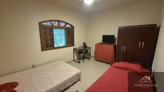 Excelente oportunidade! Casa com 2 quartos, sendo uma suíte, área gourmet e amplo terreno de 855 m², totalmente aproveitável. - FNCA20013