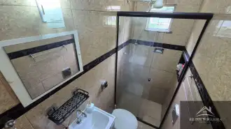 Excelente oportunidade! Casa com 2 quartos, sendo uma suíte, área gourmet e amplo terreno de 855 m², totalmente aproveitável. - FNCA20013