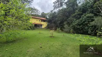Excelente oportunidade! Casa com 2 quartos, sendo uma suíte, área gourmet e amplo terreno de 855 m², totalmente aproveitável. - FNCA20013