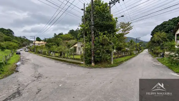 Excelente oportunidade para investidores: propriedade com 2.208 m², formada por três lotes, com possibilidade de divisão em quatro. - FNCA20017 Excelente oportunidade para investidores: propriedade com 2.208 m², formada por três lotes, com possibilidade de divisão em quatro. - FNCA20017
